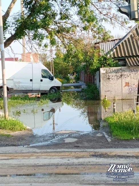 ⚠🌊 В Батайске после ливней затопило несколько улиц: Комарова, Ленинградская, Почтовая, Гоголя и Молокова...