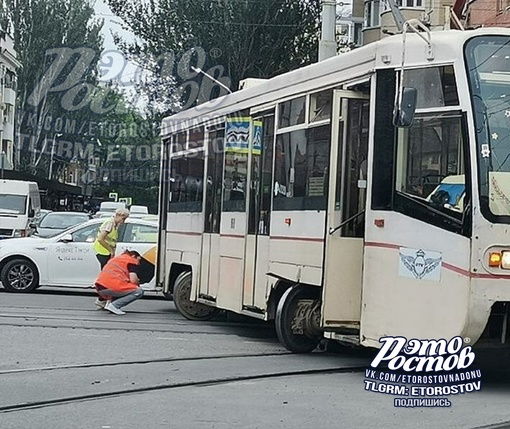 ⚠🚃 «Трамвай дрифтанул и перекрыл движение на пересечении Максима Горького и Крепостного», - сообщил..