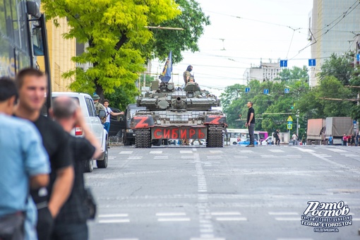 📸 24 июня. ЧВК "Вагнер" в Ростове. На глазах творилась..