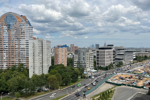 Последствия ночной грозы в Ростове ⚡ Попадали деревья, размыло асфальт.  ⚡Если Вы стали свидетелями..