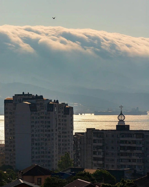 🌊Нетипичный июньский пейзаж с утра за окном 
Борода в Новороссийске. 
Фото Кристина..