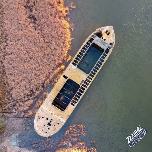 ⛴ Затонувшие железобетонные баржи на берегу реки Аксай.  Как проехать: по дороге в Старочеркасск переезжаем..