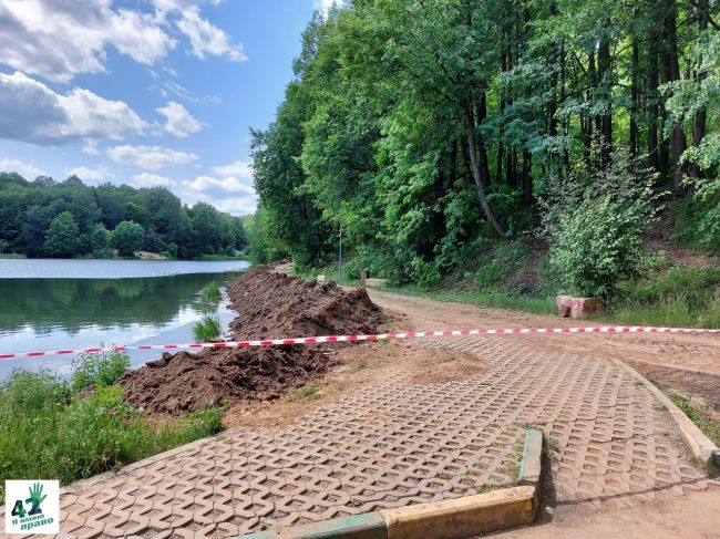 ⚒🌳🚜  На Щелоковском хуторе кладут асфальт.  Заканчивается эра дырявых дорожек, которые так надоели..