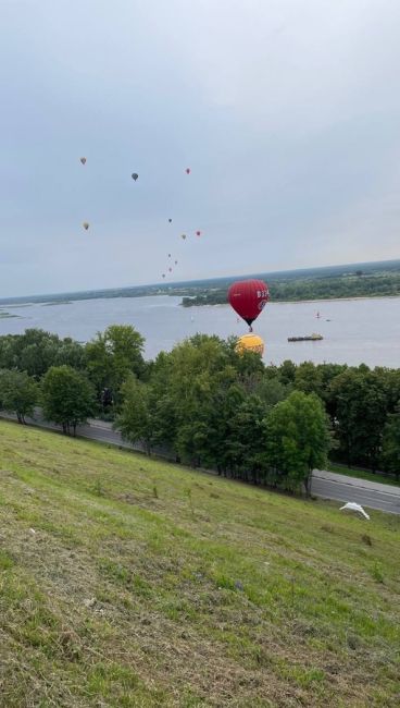 25 аэростатов взмыли вчера ..