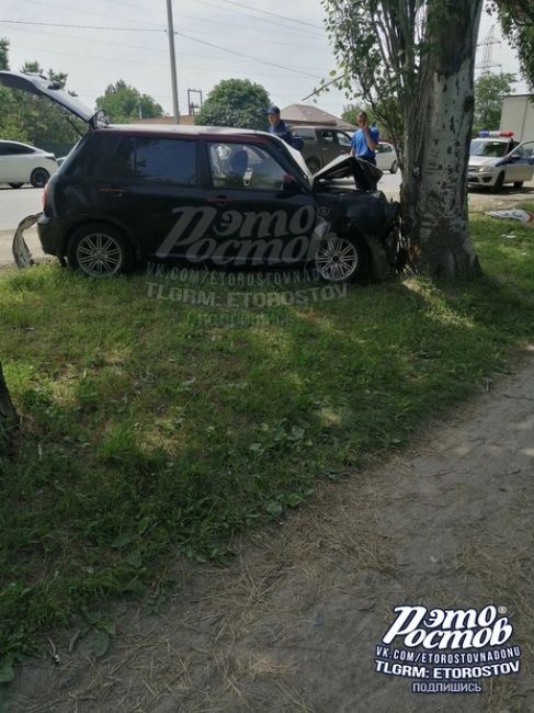 🚨🚑 Велосипедиста сбили в Таганроге. От удара он улетел в дерево, получил много травм и находится в..