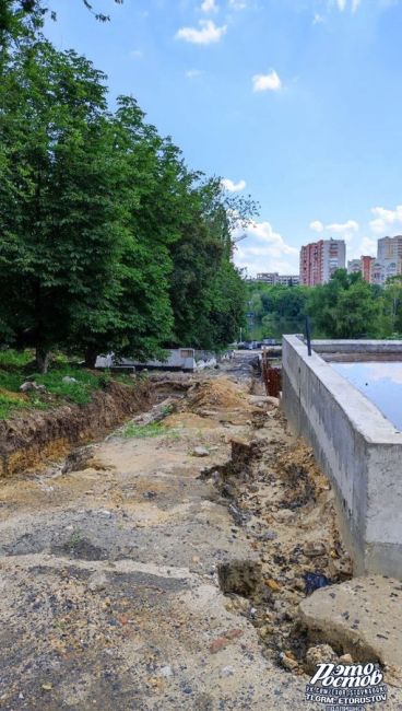 🤔🌳 Уже месяц в парке Дружба на Северном остановлен ремонт. Всё брошено, развалено, кабели срезаны и..