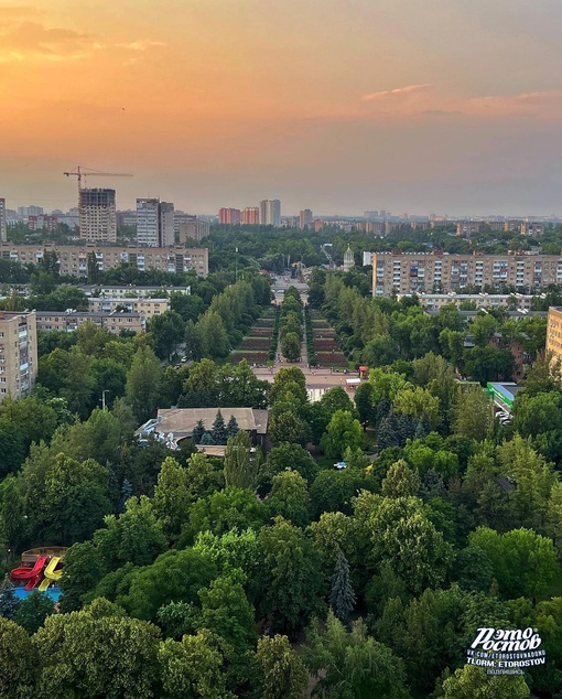 Тёплый закат на Западном с видом на Аллею Роз 🌇  ⚡ Подпишись на паблик «Это..