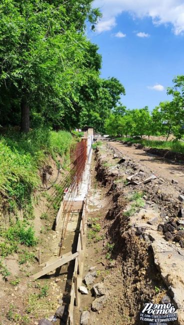 🤔🌳 Уже месяц в парке Дружба на Северном остановлен ремонт. Всё брошено, развалено, кабели срезаны и..