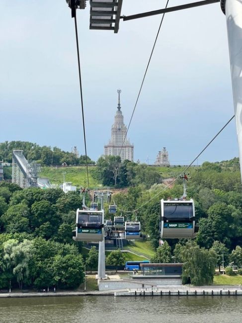 🚠 Выпускники, сдавшие ЕГЭ на 100 баллов, смогут бесплатно прокатиться на канатке в Лужниках до 27 июля  Надо..