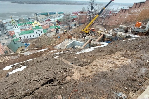 Фуникулер на склоне нижегородской кремля обещают запустить этой осенью.  Сроки несколько раз переносились..