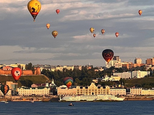 Воздушные шары над Нижним — невероятное зрелище😍
..