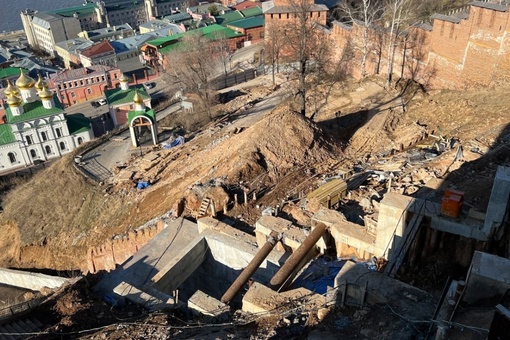 Фуникулер на склоне нижегородской кремля обещают запустить этой осенью.  Сроки несколько раз переносились..