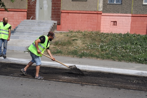 В Тракторозаводском районе заасфальтируют внутриквартальные проезды. Об этом сообщили в администрации..