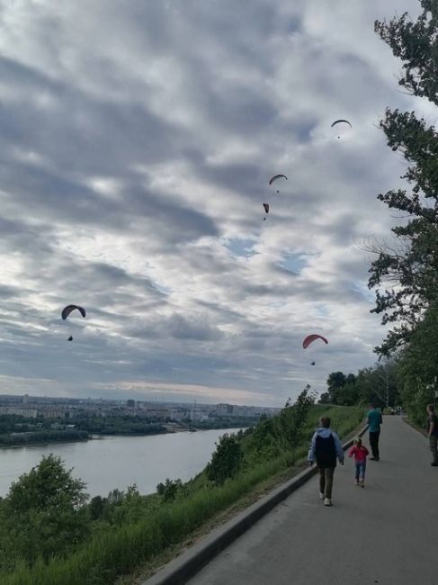 А вы бы рискнули так полетать над нашей «Швейцарией»?  ..