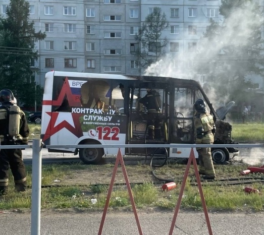 Ежедневно «очень большое количество наших граждан» записывается на службу в армии по контракту, утверждает..