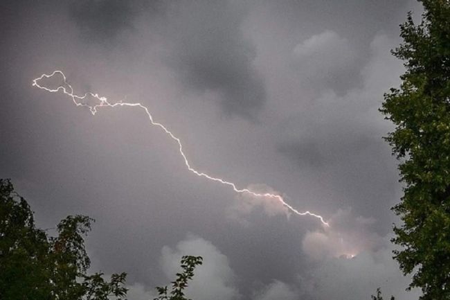 ⚡В Татарстане объявлeно штормовое предупреждение  Сегодня с 16 часов до 21 часа завтрашнего дня в республике..