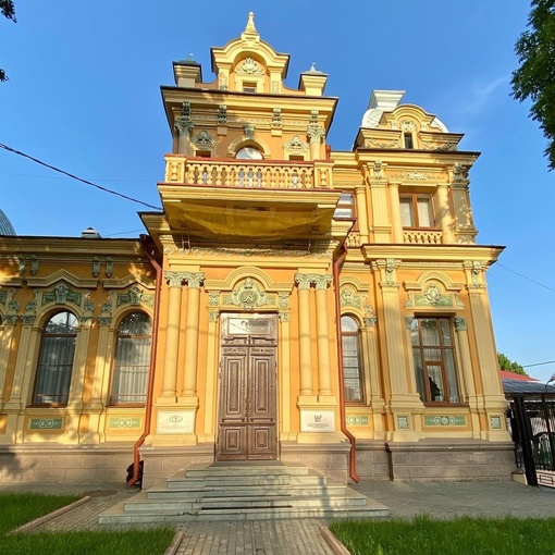 Детали самого центра Краснодара  💚Особняк купца Рубежанского — на мой взгляд, одно из самых красивых..