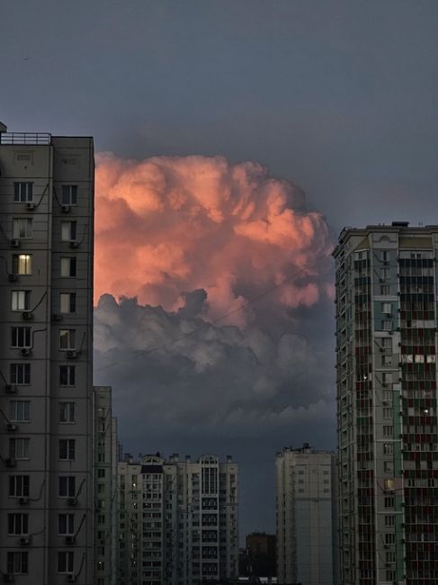 Величественные облака вечернего неба в Левенцовке 🌇..