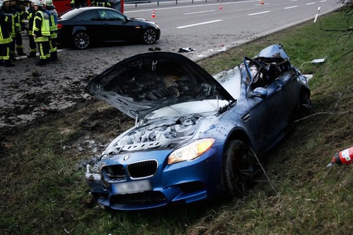 Вот что стало с BMW M5 после аварии на скорости 150 км/ч.  Водитель..