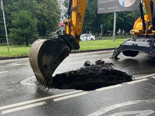 Для устранения провала на Тургенева ограничено движение транспорта в сторону Дзержинского  Автобусы №№ 4,..