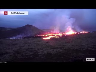 🌋В Исландии началось очередное извержение вулкана Фаградальсфьядль. Он находится всего в 40 км от столицы..