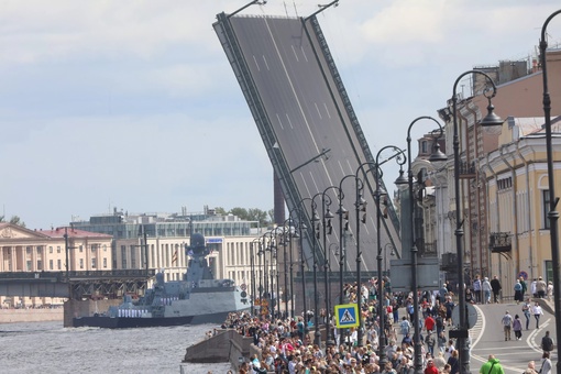 Репетиция парада ко Дню Военно-Морского Флота😍 
Напомним, что Главный военно-морской парад пройдёт в..