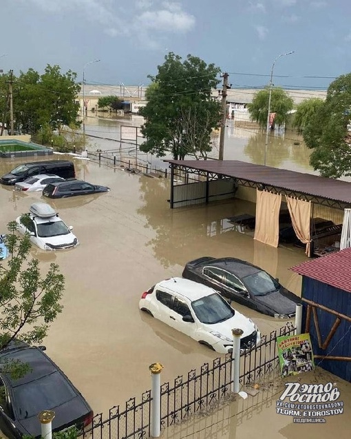 ⛈️💦Жесть в Туапсинском районе. Пропали без вести 4 человека. Из-за сильных ливней введен режим ЧС.  Вода с..