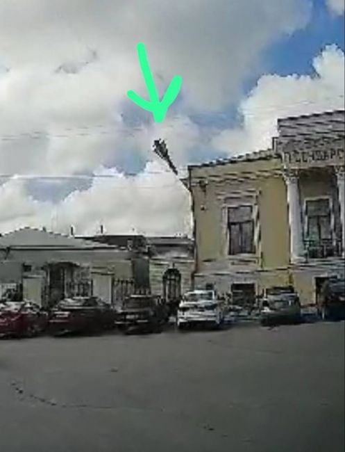 ‼ Момент прилёта ракеты в Таганроге. Близкий ракурс 😱  ⚠ВНИМАНИЕ! [https://vk.com/video/@etorostovnadonu|Видео могут..