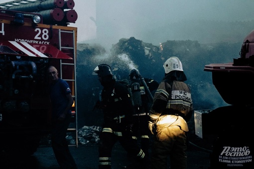 👨‍🚒 Спасатели сообщили о полной ликвидации пожара на складе макулатуры в промзоне Аксая. Пролив..