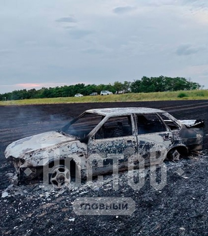 В Ростовской области сторож нечаянно сжег фермерское поле и свою машину во время поиска поджигателей. 
..