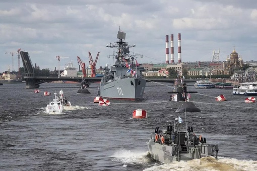 Репетиция парада ко Дню Военно-Морского Флота😍 
Напомним, что Главный военно-морской парад пройдёт в..