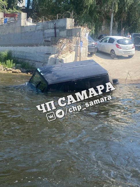 В Самаре утонул в Волге гелендваген 8 июля  Взгляните на эти фотографии  В Самарской области +37 °C. В..