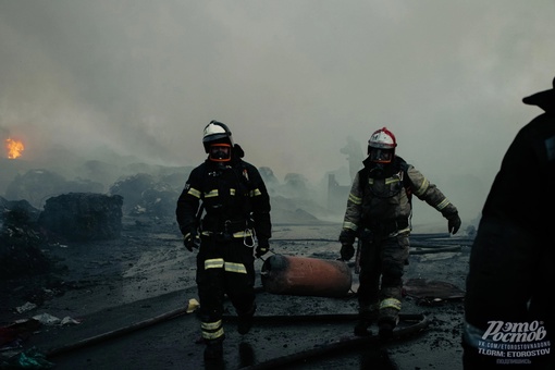 👨‍🚒 Спасатели сообщили о полной ликвидации пожара на складе макулатуры в промзоне Аксая. Пролив..