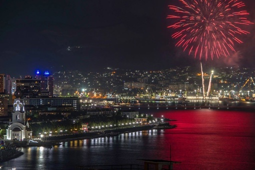 Праздничный фейерверк в честь Дня ВМФ, 30 июля 2023 г. Новороссийск
📸..