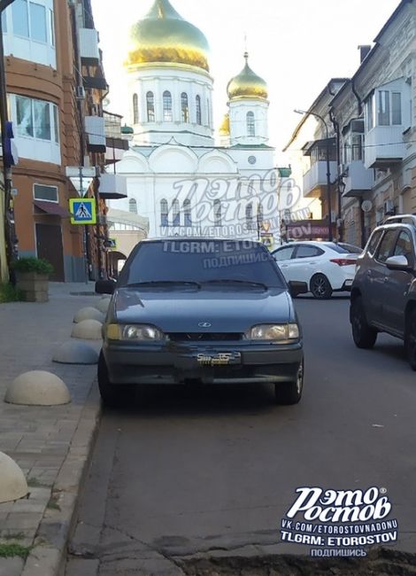 ⚠🕳 «Такая яма в 100 метрах от одной из главных достопримечательностей Ростова, впе реулке Соборном. После..