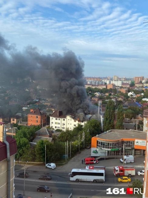 Сегодня в 6 часов утра на улице Каракумской, 21 в здании произошел пожар. Площадь - 450 квадратных метров...