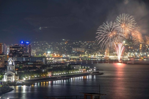 Праздничный фейерверк в честь Дня ВМФ, 30 июля 2023 г. Новороссийск
📸..