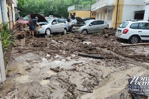 ⛈️💦Жесть в Туапсинском районе. Пропали без вести 4 человека. Из-за сильных ливней введен режим ЧС.  Вода с..