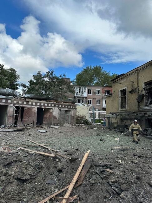 В центре Таганрога взорвалась ракета. В городе введен режим ЧС  Взрыв произошел около ресторана «Чехов Сад»...