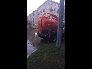 🗣️ Власти сообщают, что с улиц Нижнего усиленно ведется откачка воды.  В городе работает 100% имеющейся..