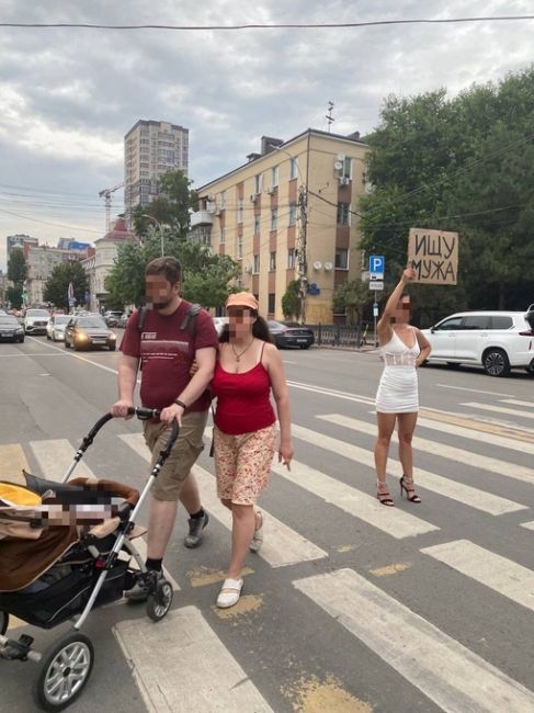 На Пушкинской женщина пошла искать себе..