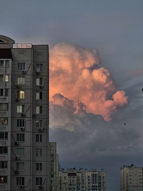 Величественные облака вечернего неба в Левенцовке 🌇..