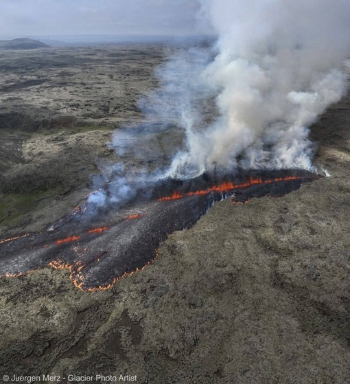 🌋В Исландии началось очередное извержение вулкана Фаградальсфьядль. Он находится всего в 40 км от столицы..