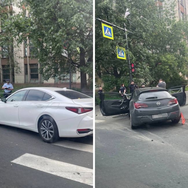 В Петербурге произошло столкновение двух ведомств: в ДТП попали машины полицейского и прокурора..