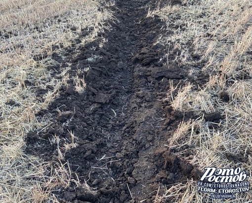 🚀⚡ Ракета упала в поле в хуторе Зазерский Тацинского района в ночь на 27 июля. Боеприпас сдетонировал, после..