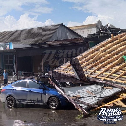 🌳⚡ Последствия вчерашнего урагана под Таганрогом, в селе Покровcкоe. В парках повалило деревья, на улице..