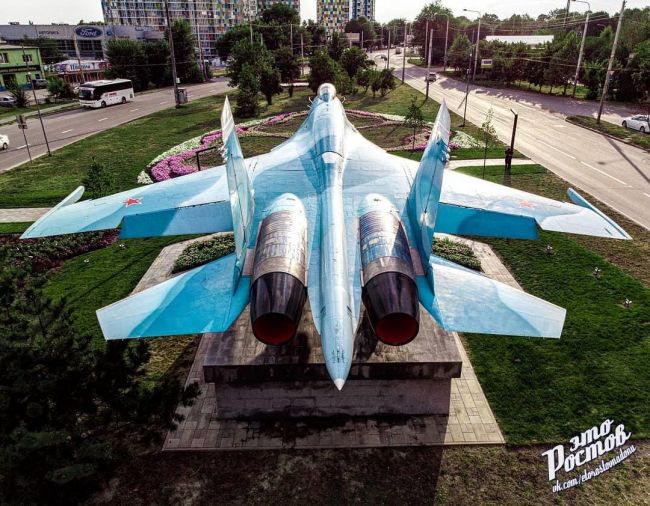 ✈Су-27 на Таганрогской. Красавец, с какого ракурса не взгляни..