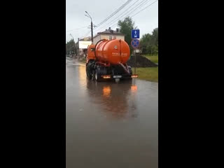 🗣️ Власти сообщают, что с улиц Нижнего усиленно ведется откачка воды.  В городе работает 100% имеющейся..