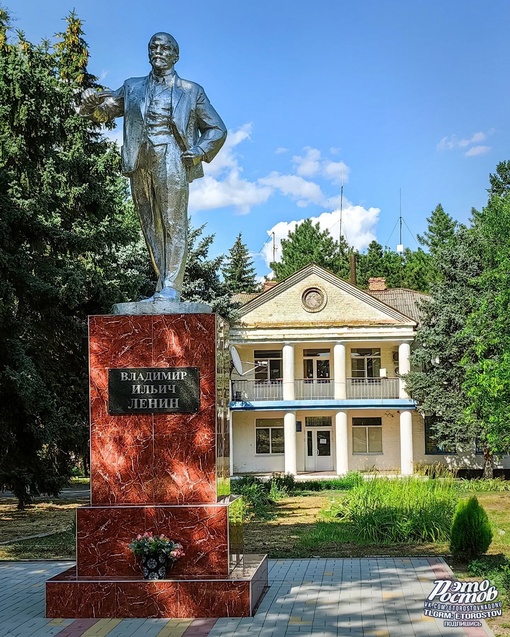 🏠 Дом культуры в посёлке Каяльский Азовского района с населением меньше 1000..