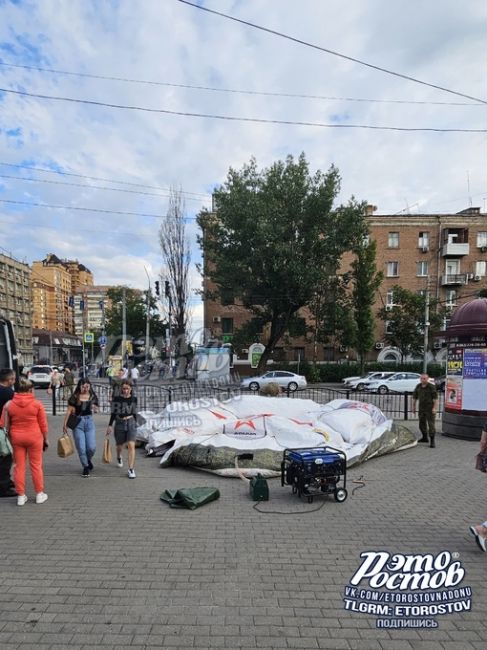 На Ворошиловском/Красноармейской развернули пункт отбора на службу по контракту..